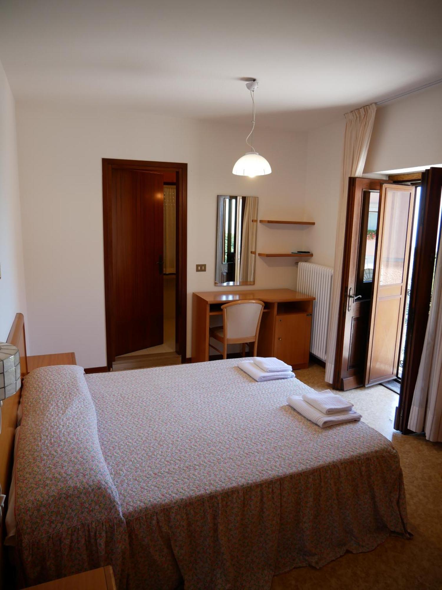 Hotel Casa Del Pellegrino - Castelmonte Екстер'єр фото